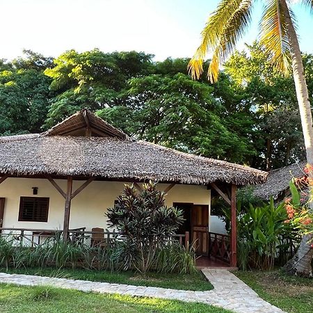 Natshi Lodge Ambaro Exterior foto